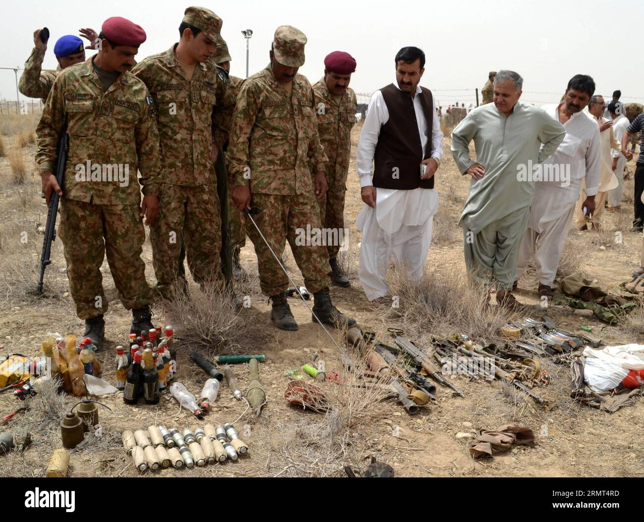 (140815) -- QUETTA, Aug. 15, 2014 -- Pakistani security officials display ammunition that were recovered from militants following an attack on military airbases in southwest Pakistan s Quetta on Aug. 15, 2014. At least six terrorists were killed and 11 security personnel injured on Thursday night in a terrorist attack at an airbase of Pakistan Air Force near Quetta, officials said. ) PAKISTAN-QUETTA-ATTACK Asad PUBLICATIONxNOTxINxCHN   Quetta Aug 15 2014 Pakistani Security Officials Display Ammunition Thatcher Were recovered from militant following to Attack ON Military Airbase in Southwest Pa Stock Photo