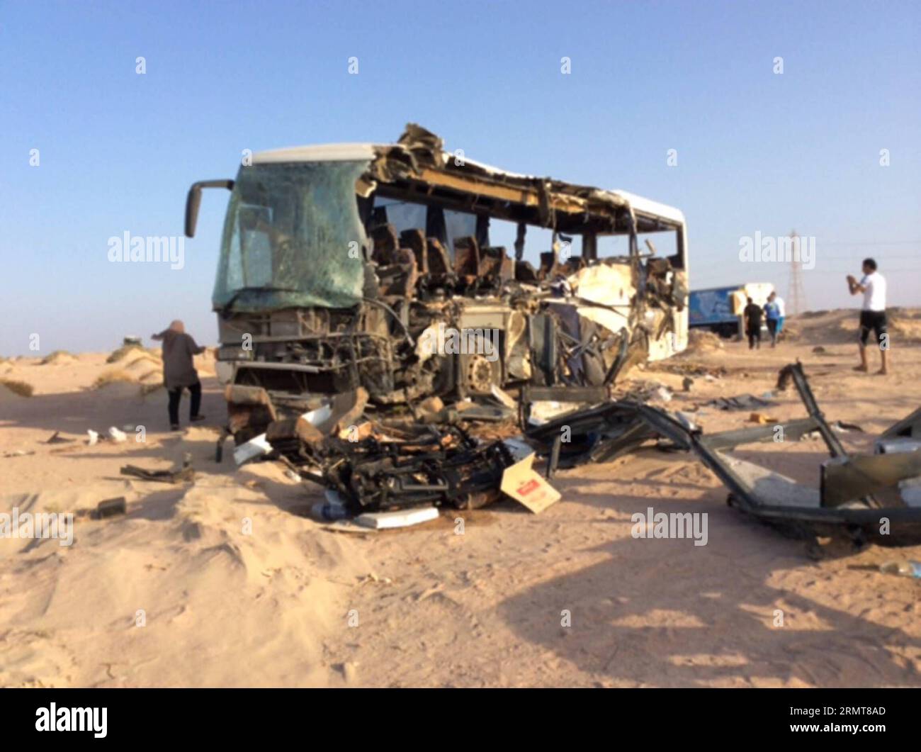 (140822) -- CAIRO, Aug. 22, 2014 -- People gather at the site of a bus crash in Egypt s South Sinai province, Aug. 22, 2014. At least 33 people were killed and over 40 others seriously wounded in the early hours of Friday as two buses collided on a highway some 50 km away from Red Sea resort city Sharm El-Sheikh in Egypt s South Sinai province, a security source told Xinhua. ) EGYPT-CAIRO-SINA-ACCIDENT STR PUBLICATIONxNOTxINxCHN   Cairo Aug 22 2014 Celebrities gather AT The Site of a Bus Crash in Egypt S South Sinai Province Aug 22 2014 AT least 33 Celebrities Were KILLED and Over 40 Others SE Stock Photo