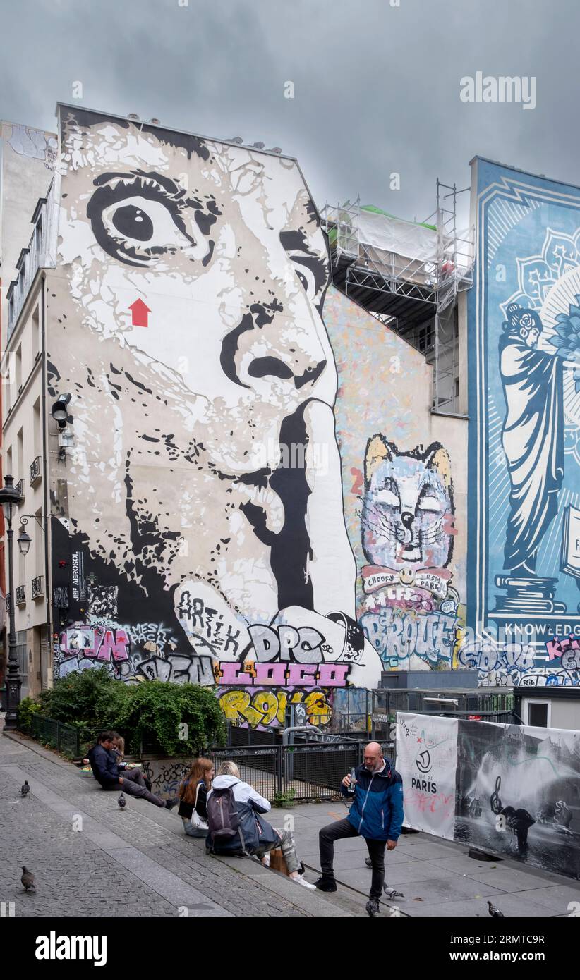 Street art und murals in der NŠhe vom Centre Pompidou *** Street art and murals near the Centre Pompidou Stock Photo