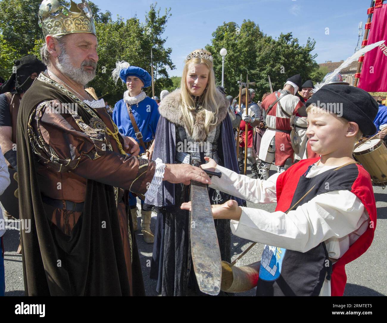(140831) -- KOPRIVNICA,  --  Performers dressed up in historical costumes parade during Renaissance Festival in Koprivnica, northern Croatia, Aug. 30, 2014. More than a thousand people from nine countries took part in this traditional festival. n) CROATIA-KOPRIVNICA-RENAISSANCE FESTIVAL MisoxLisani PUBLICATIONxNOTxINxCHN   Performers Dressed up in Historical Costumes Parade during Renaissance Festival in  Northern Croatia Aug 30 2014 More than a Thousand Celebrities from Nine Countries took Part in This Traditional Festival n Croatia  Renaissance Festival  PUBLICATIONxNOTxINxCHN Stock Photo