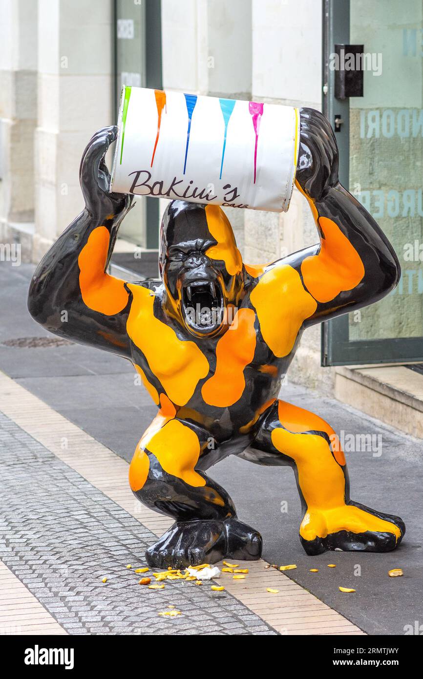 Amusing publicity model of a gorilla advertising a city center cafe restaurant - Tours, Indre-et-Loire (37), France. Stock Photo