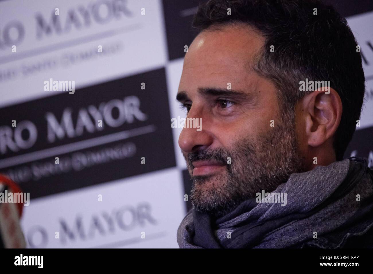 Uruguayan composer and singer Jorge Drexler attends a press briefing in Bogota, Colombia, on Sept. 8, 2014. Jorge Drexler, who won the Oscar award for the Best Original Song in the movie Diarios de Motocicleta (The Motorcycle Diaries), is in Bogota to perform on two presentations Sept. 9-10 at Julio Mario Santo Domingo Theater. Jhon Paz) (bxq) COLOMBIA-BOGOTA-MUSIC-DREXLER e JhonxPaz PUBLICATIONxNOTxINxCHN   Uruguayan Composer and Singer Jorge Drexler Attends a Press Briefing in Bogota Colombia ON Sept 8 2014 Jorge Drexler Who Won The Oscar Award for The Best Original Song in The Movie  de  Th Stock Photo