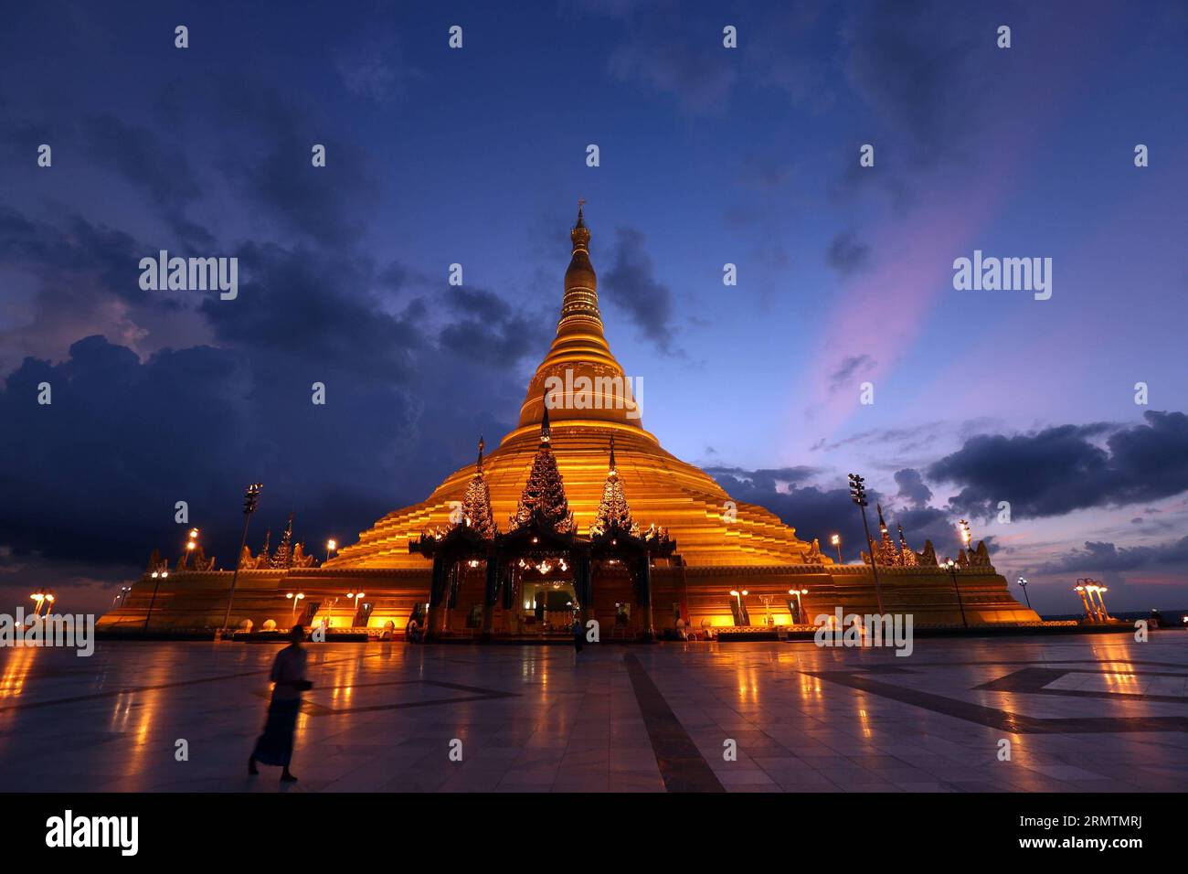 (140912) -- NAY PYI TAW, Sept. 12 -- Photo taken on Sept. 11, 2014 shows a view of the Uppatasanti Pagoda in Nay Pyi Taw, Myanmar. Uppatasanti Pagoda is a prominent landmark in the Burmese capital of Naypyidaw. The pagoda, which houses a Buddha tooth relic from China, is a 325-feet tall replica of Shwedagon Pagoda in Yangon. ) MYANMAR-NAY PYI TAW-UPPATASANTI PAGODA UxAung PUBLICATIONxNOTxINxCHN   Nay Pyi Taw Sept 12 Photo Taken ON Sept 11 2014 Shows a View of The Uppatasanti Pagoda in Nay Pyi Taw Myanmar Uppatasanti Pagoda IS a Prominent Landmark in The Burmese Capital of Naypyidaw The Pagoda Stock Photo