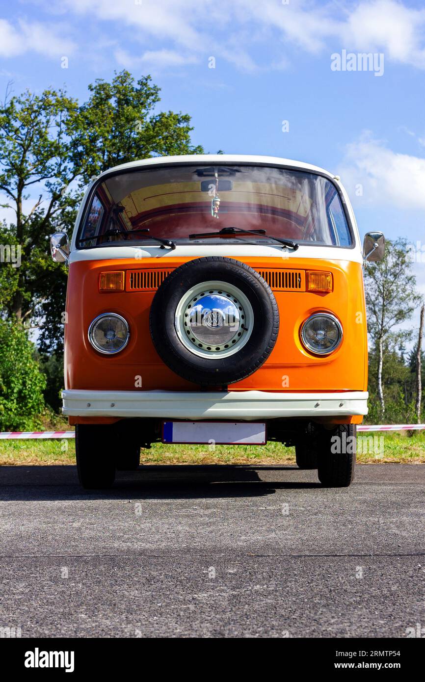 Vw bus meeting hi-res stock photography and images - Alamy