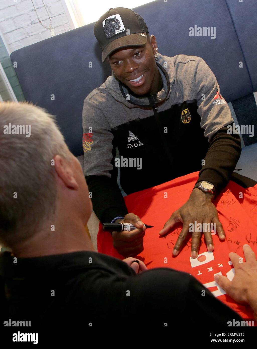 Okinawa, Japan. 30th Aug, 2023. Dennis Schroeder signs an autograph for a fan during a meeting of the German national basketball team with fans. The German basketball players are enjoying a day off at the World Basketball Championships on Wednesday. Credit: Matthias Stickel/dpa/Alamy Live News Stock Photo