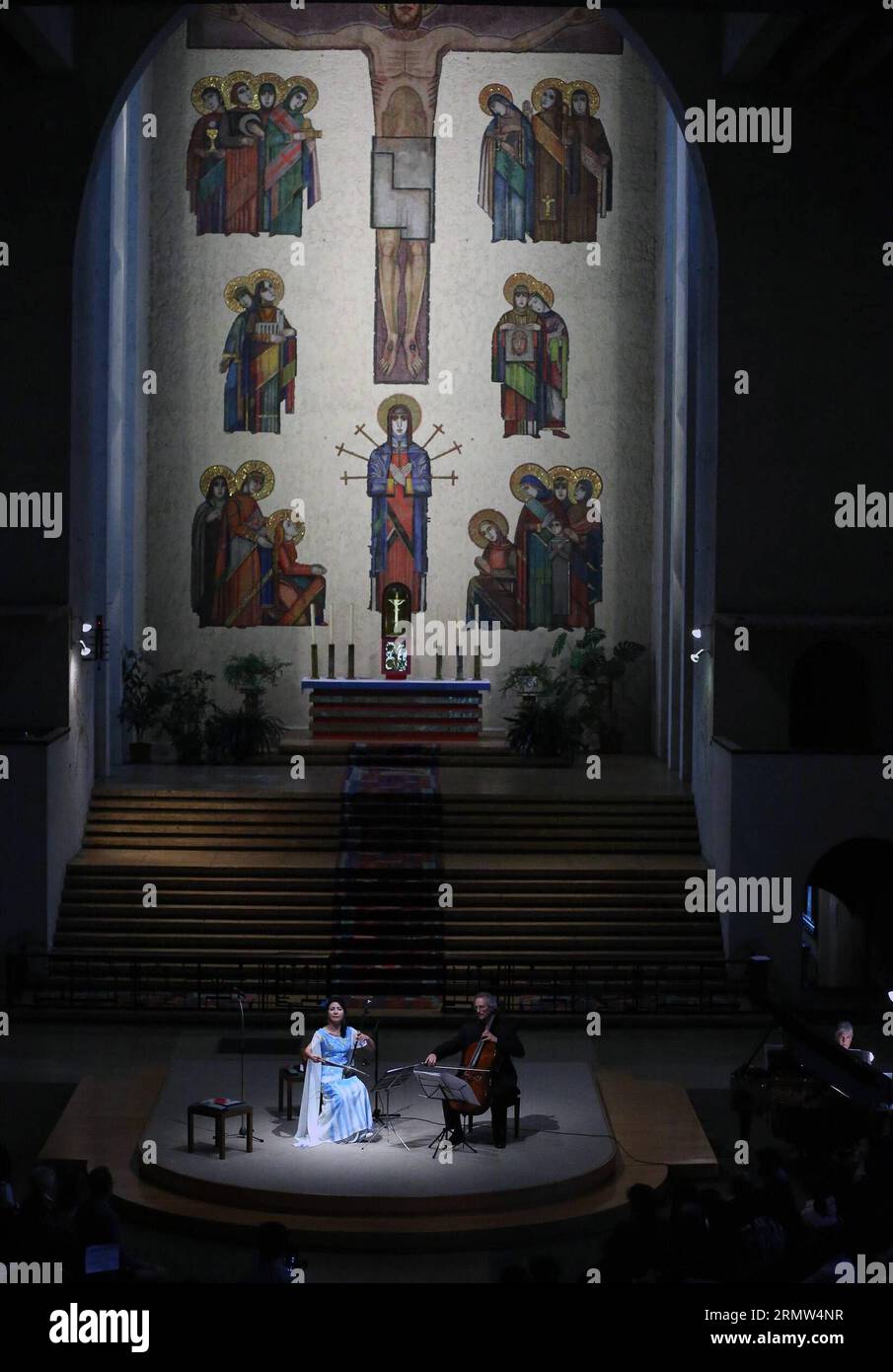 (141003) -- FRANKFURT, Oct. 3, 2014 -- Chinese musician Ma Xiaohui (L) performs Erhu, a two-stringed wooden instrument, with German violinist Daniel Robert Graf(C) and German pianist Carl-Martin Buttgereit(R) during a cencert held at a cathedral in Frankfurt, Germany, on Oct. 3, 2014. ) GERMANY-FRANKFURT-MA XIAOHUI-CONCERT LuoxHuanhuan PUBLICATIONxNOTxINxCHN   Frankfurt OCT 3 2014 Chinese Musician MA Xiaohui l performs Erhu a Two stringed Wooden Instrument With German Violinist Daniel Robert Graf C and German Pianist Carl Martin Buttgereit r during a  Hero AT a Cathedral in Frankfurt Germany O Stock Photo
