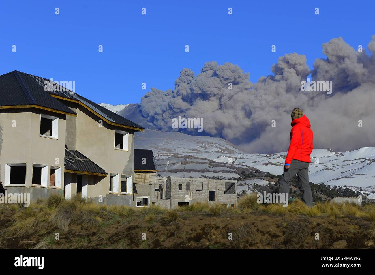 A man observes smoke rising from the crater of Copahue Volcano, in Biobio region, Chile, on Oct. 12, 2014. The Copahue Volcano started to show activity on Saturday, therefore Chile s National Service of Mining and Geology rose the alert to orange. Rodrigo Alvarez, National Director of Chile s National Service of Mining and Geology, informed that in the last hours there have been detected traces of ashes and sulfur emanations in a zone near the volcano, in Biobio region, according to local press. Francisco Negroni/) (dzl) CHILE-BIOBIO-VOLCANO-ACTIVITY AGENCIAxUNO PUBLICATIONxNOTxINxCHN   a Man Stock Photo
