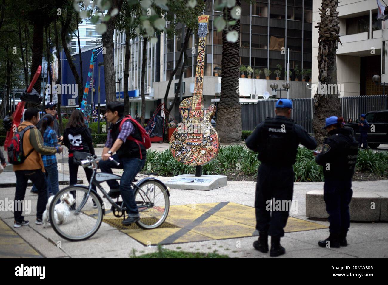 Guitarsculpture hires stock photography and images Alamy