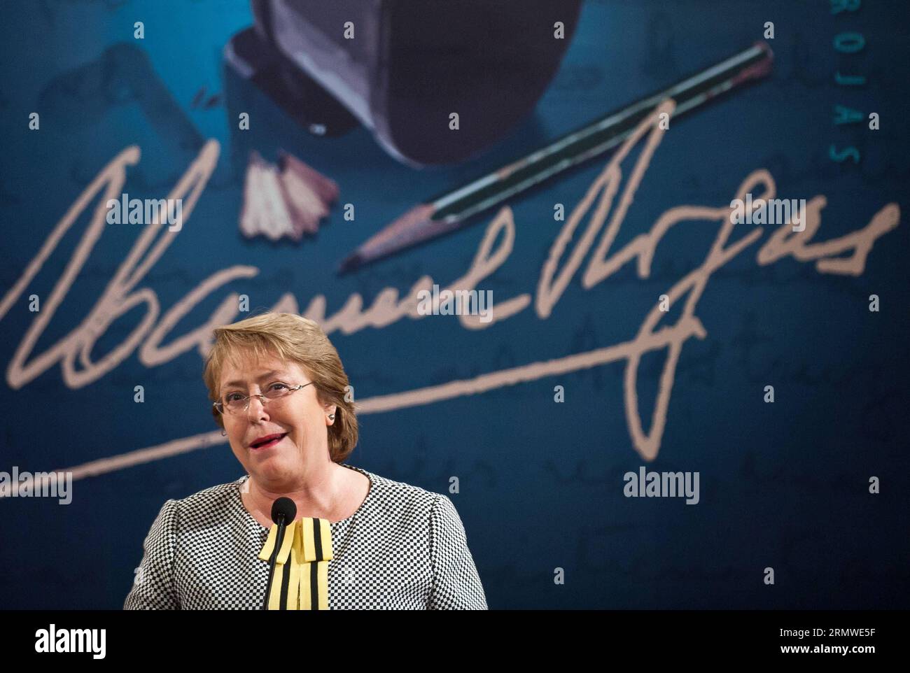 Chilean President Michelle Bachelet delivers a speech during a ceremony for the Manuel Rojas Ibero-american Narrative Award winner Horacio Castellanos Moya, a Salvadorean writter, in the Moneda Palace, Santiago, capital of Chile, on Oct. 24, 2014. Jorge Villegas) (da) CHILE-SANTIAGO-NARRATIVE-AWARDING CEREMONY e JORGExVILLEGAS PUBLICATIONxNOTxINxCHN   Chilean President Michelle Bachelet delivers a Speech during a Ceremony for The Manuel Rojas Ibero American  Award Winner Horacio Castellanos Moya a Salvadorean Writter in The Moneda Palace Santiago Capital of Chile ON OCT 24 2014 Jorge Villegas Stock Photo
