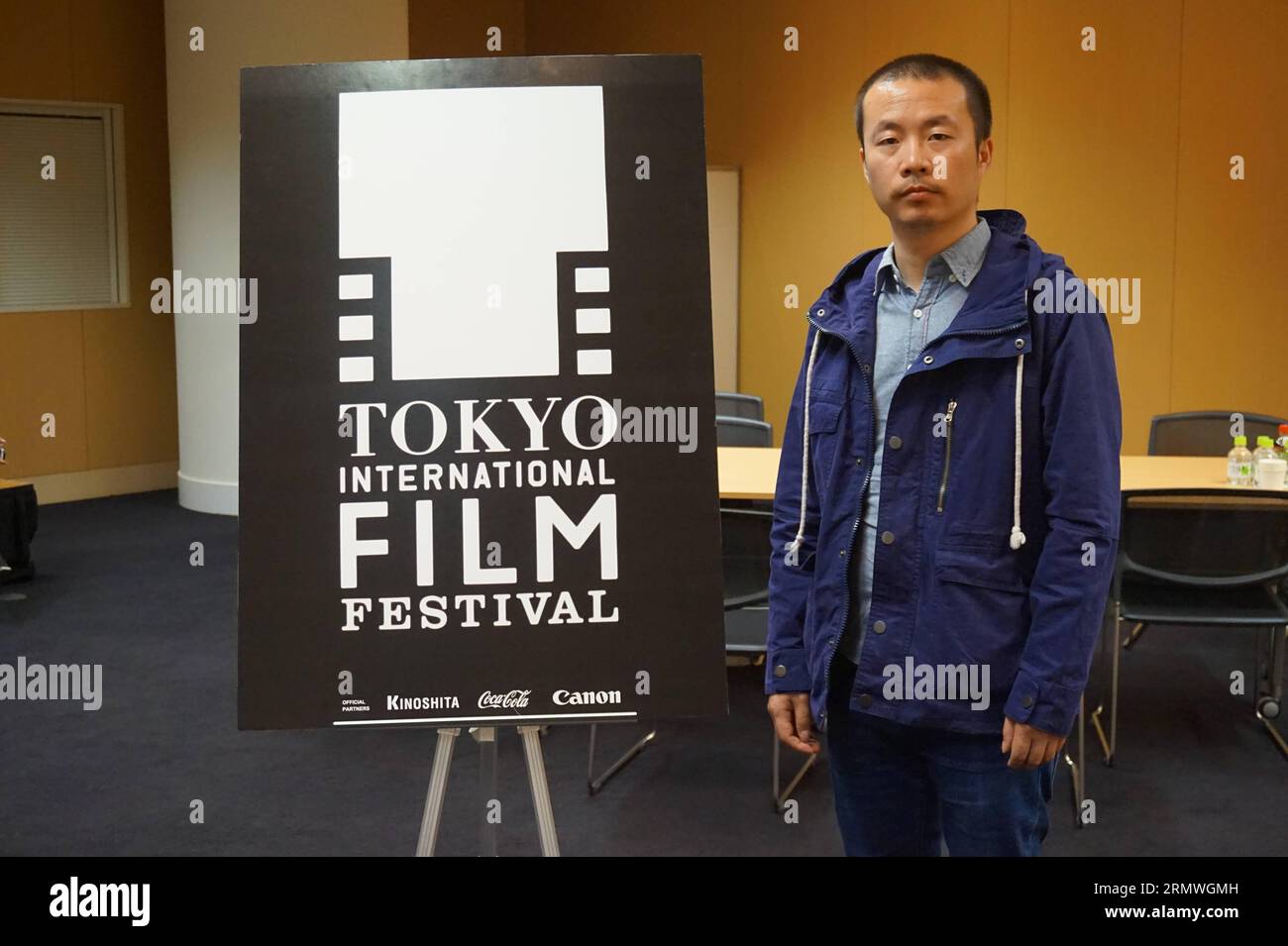 (141029) -- TOKYO, Oct. 29, 2014 -- Chinese director Li Ruijun of the film Where is My Home receives an interview in Tokyo, Japan, Oct. 28, 2014. The film Where is My Home was the only Chinese film that was enrolled in competition section of the 27th Tokyo International Film Festival. ) JAPAN-TOKYO-CHINESE DIRECTOR-INTERVIEW ZhuxChao PUBLICATIONxNOTxINxCHN   Tokyo OCT 29 2014 Chinese Director left Ruijun of The Film Where IS My Home receives to Interview in Tokyo Japan OCT 28 2014 The Film Where IS My Home what The Only Chinese Film Thatcher what  in Competition Section of The 27th Tokyo Inter Stock Photo