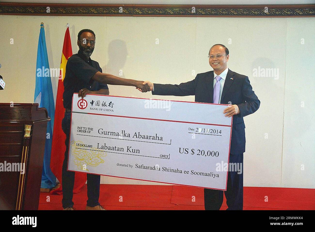 141102) -- MOGADISHU, Nov. 2, 2014 () -- Chinese Ambassador to Somalia, Wei  Hongtian (R), hands the donation to Abdulkader Abdi Farah, permanent  secretary of Somalia Prime Minister s Office, in Mogadishu,