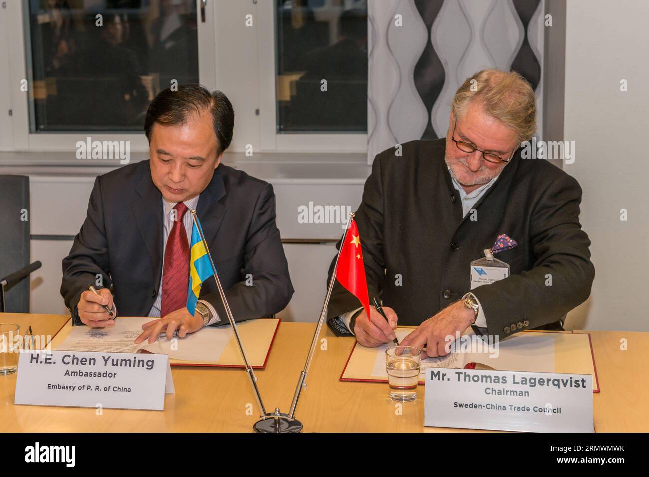 (141104) -- STOCKHOLM, Nov. 4, 2014 -- Chen Yuming (L), Chinese ambassdor to Sweden, and Thomas Lagerqvist, Chairman of the Sweden-China Trade Council, sign on the agreement of the green technology cooperation platform in Stockholm, Sweden, on Nov. 4, 2014. China and Sweden established a green technology cooperation platform on Tuesday in Stockholm, aiming for mutual cooperations in the green-tech industries. ) SWEDEN-STOCKHOLM-GREEN TECHNOLOGY COOPERATION ShixTiansheng PUBLICATIONxNOTxINxCHN   Stockholm Nov 4 2014 Chen Yuming l Chinese Ambassdor to Sweden and Thomas  Chairman of The Sweden Ch Stock Photo