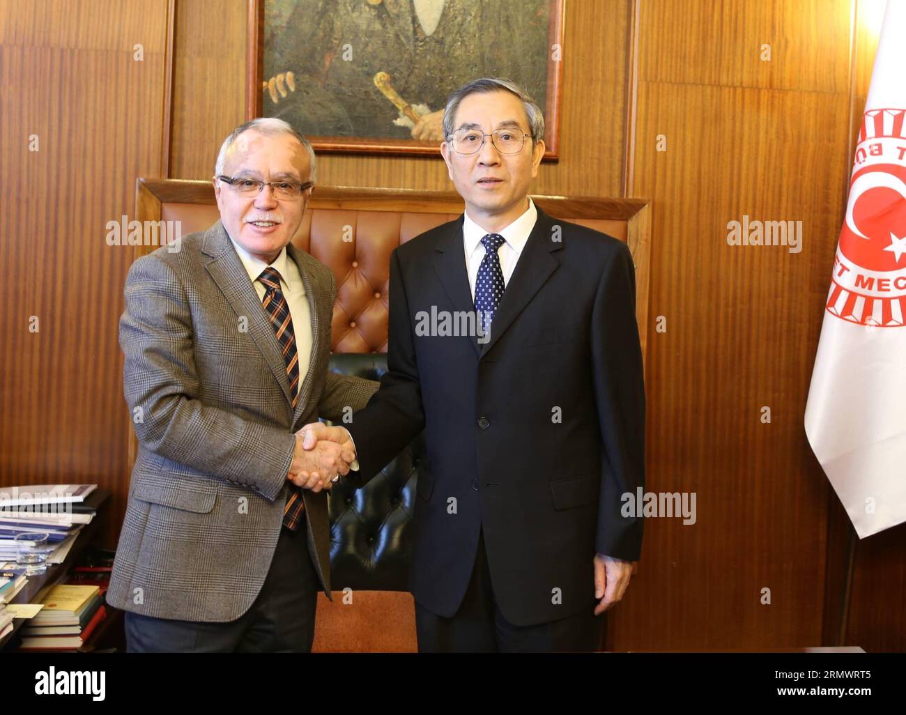 Mini yubka jinsiy aloqada külotsiz yurish