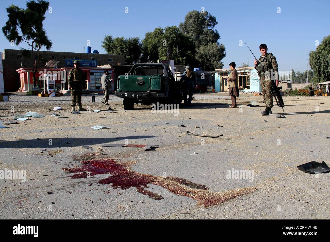 (141110) -- NANGARHAR, Nov. 10, 2014 -- Afghan soldiers inspect the blast site in Nangarhar province, eastern Afghanistan, Nov. 10, 2014. Three police officials were killed and another injured by a bomb blast in Jalalabad city, capital of Nangarhar province, Monday morning, sources said. ) AFGHANISTANN-NANGARHAR-BLAST TahirxSafi PUBLICATIONxNOTxINxCHN   Nangarhar Nov 10 2014 Afghan Soldiers inspect The Blast Site in Nangarhar Province Eastern Afghanistan Nov 10 2014 Three Police Officials Were KILLED and Another Injured by a Bomb Blast in Jalalabad City Capital of Nangarhar Province Monday Mor Stock Photo