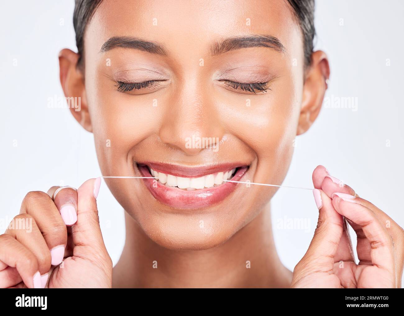 Dental floss string isolated hi-res stock photography and images - Alamy