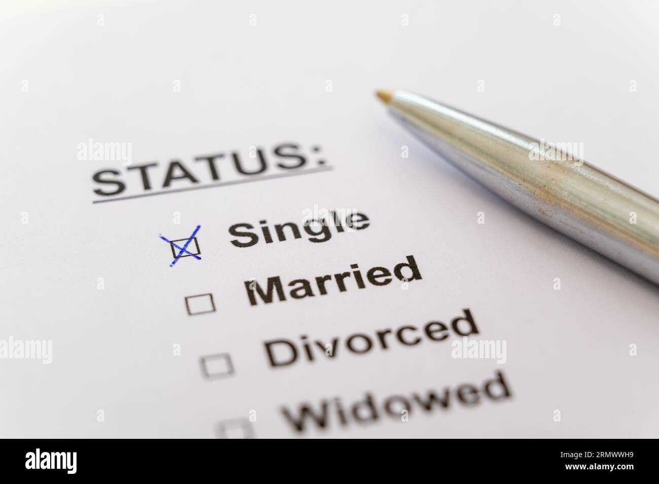 Blank sheet with text Status and word Single flagged. Condition of single people. Stock Photo