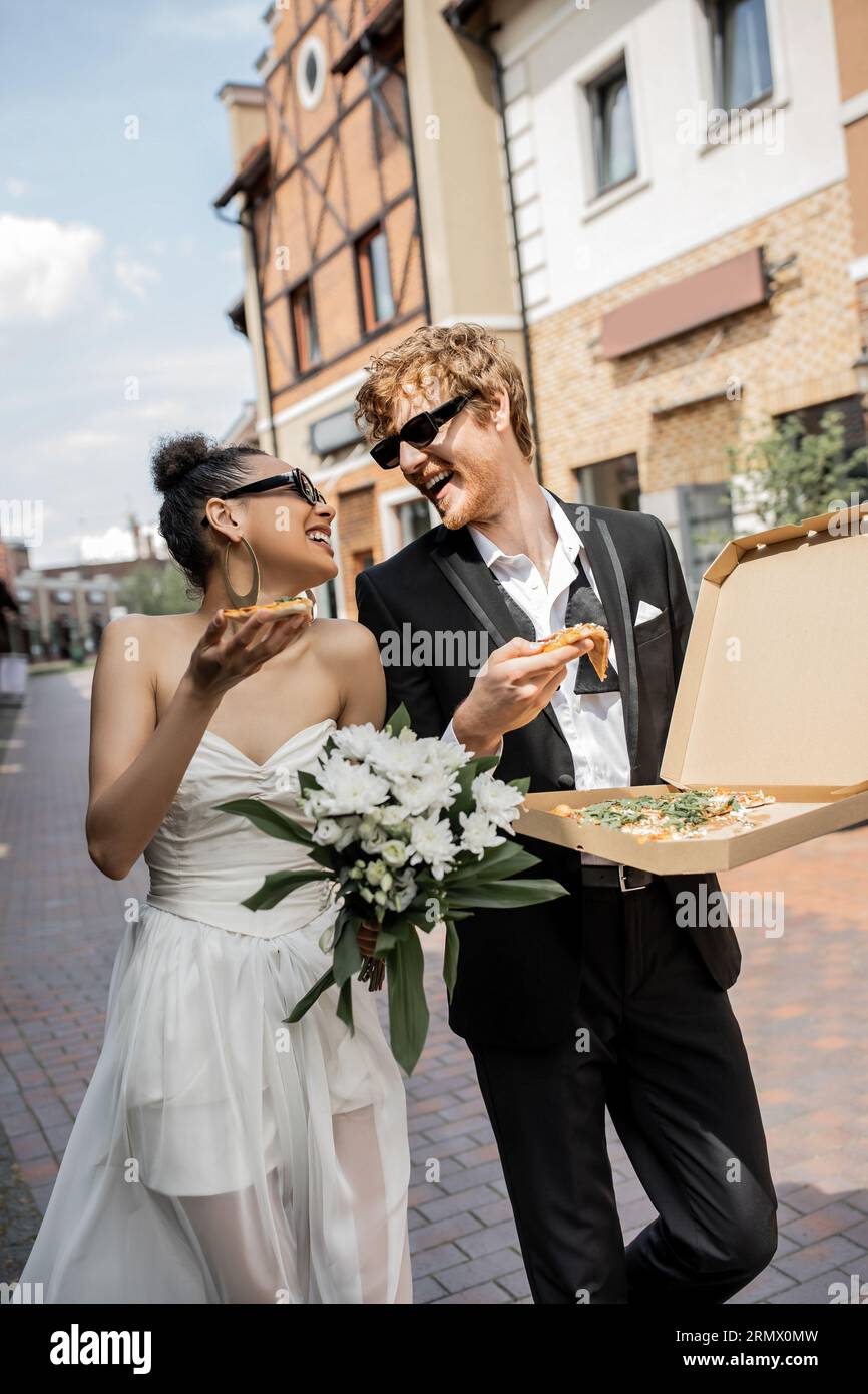 Black couple wedding flowers hi-res stock photography and images - Alamy