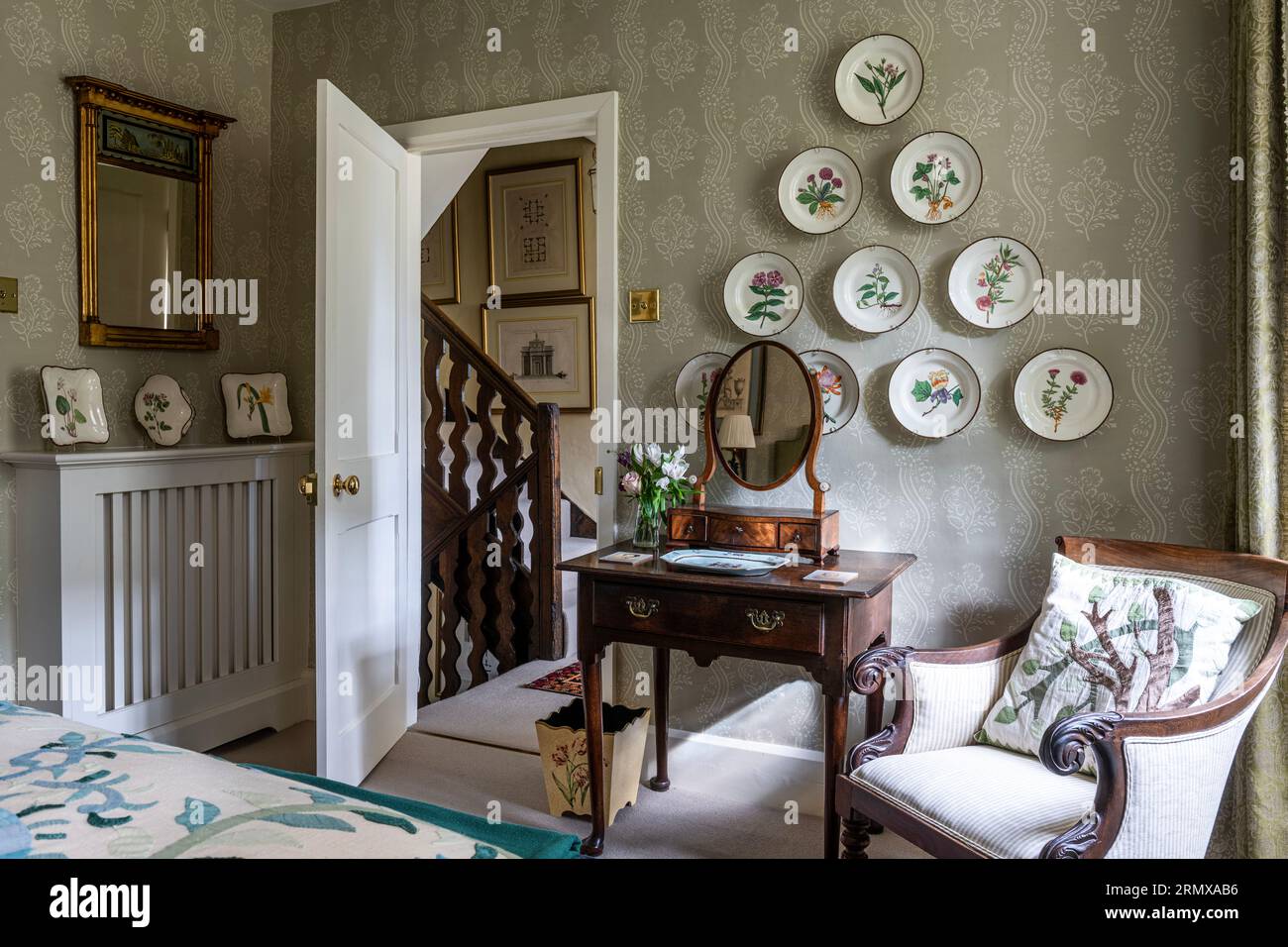 Plates on wall hi-res stock photography and images - Alamy