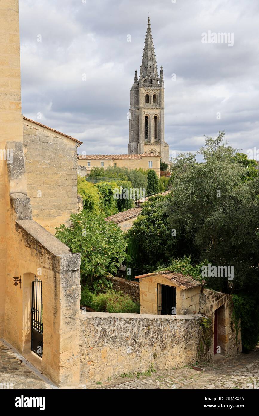 Saint-Émilion. Village, architecture, vin et tourisme. Internationalement connu le village de Saint-Émilion est classé parmi les plus beaux villages d Stock Photo