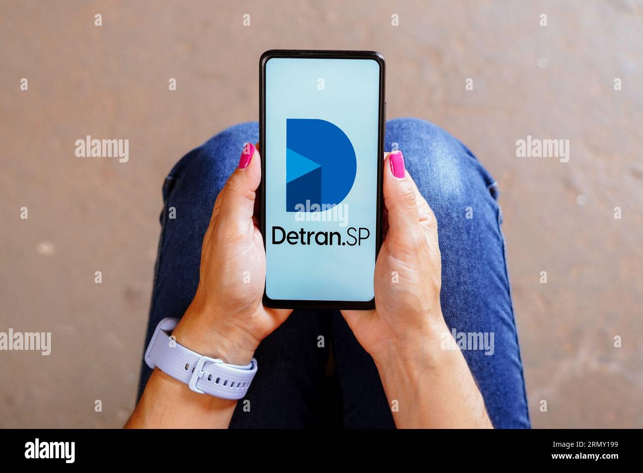 In this photo illustration, the Detran SP logo is displayed on a smartphone screen. Stock Photo