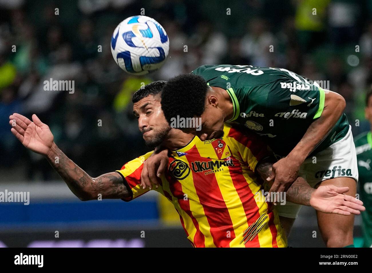 Adrian Balboa of Colombia's Deportivo Pereira, left, heads the ball with  Murilo of Brazil's Palmeiras during a Copa Libertadores quarterfinal second  leg soccer match at Allianz Parque stadium in Sao Paulo, Brazil