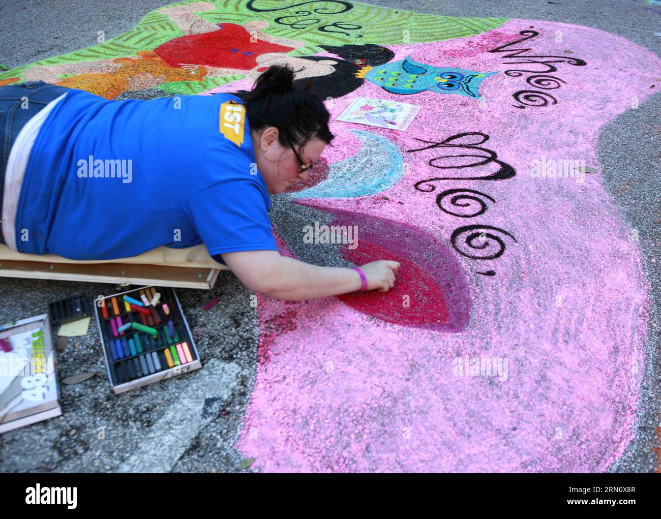 An artist paints during the street graffiti contest in Houston, the United States, on Nov. 23, 2014. Hundreds of paintings were created during the street graffiti contest in Houston. ) U.S.-HOUSTON-STREET GRAFFITI SongxQiong PUBLICATIONxNOTxINxCHN   to Artist Paints during The Street Graffiti Contest in Houston The United States ON Nov 23 2014 hundreds of Paintings Were Created during The Street Graffiti Contest in Houston U S Houston Street Graffiti  PUBLICATIONxNOTxINxCHN Stock Photo