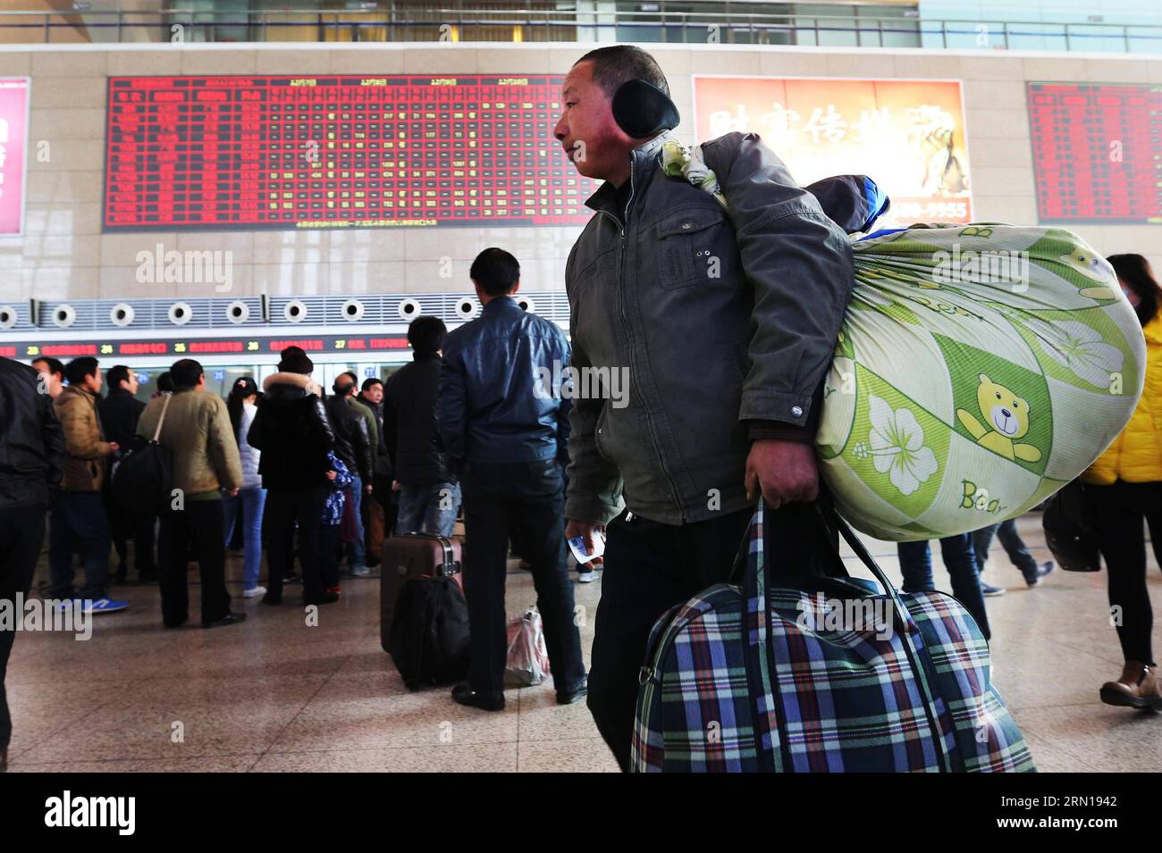 A passenger arrives at the ticket office of Shijiazhuang Railway Station in Shijiazhuang, capital of north China s Hebei Province, Dec. 7, 2014. China Railway Corporation (CRC), operator of China s rail network, started to sell train tickets for the 40-day travel period known as chunyun on Sunday . Chunyun , sometimes called the world s largest human migration, is the hectic travel period surrounding Chinese New Year. This year, chunyun will begin on Feb. 4 and last until March 16. ) (hdt) CHINA-RAILWAY-TICKET (CN) ZhengxRongxi PUBLICATIONxNOTxINxCHN   a Passenger arrives AT The Ticket Office Stock Photo