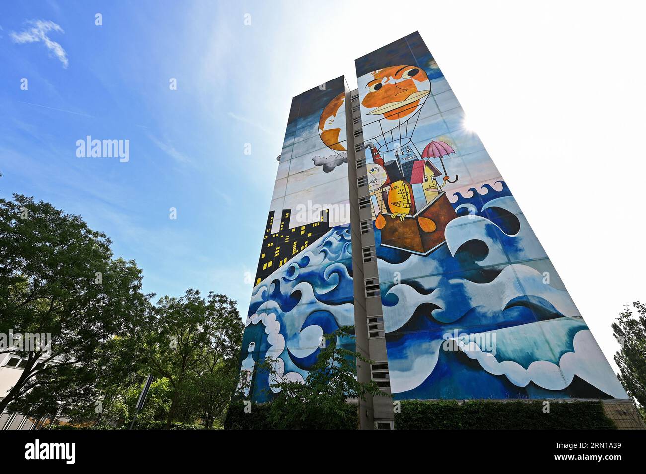 Artpark Tegel, Urban Street Art on 8 high-rise buildings in Berlin Tegel, Jim Avignon; Balloon Stock Photo