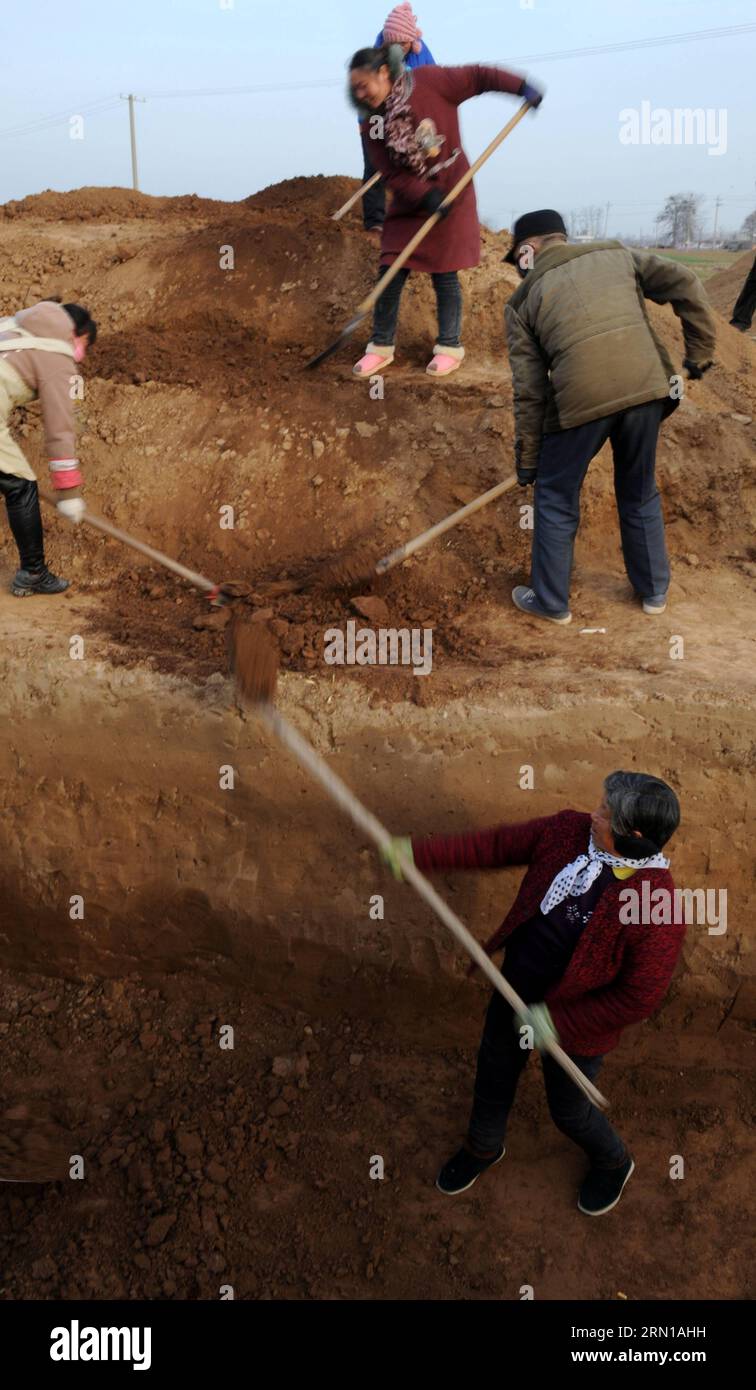 (141212) -- ZHENGZHOU,  People work in graves at the excavating spot of ancient relics of the Han Dynasty (202 BC-220 AD), in Wenxian County, central China s Henan Province, Dec. 11, 2014. ) (wf) CHINA-HENAN-ARCHAEOLOGY(CN) ZhuxXiang PUBLICATIONxNOTxINxCHN   Zhengzhou Celebrities Work in Graves AT The Excavating Spot of Ancient Relics of The Han Dynasty 202 BC 220 Retired in Wenxian County Central China S Henan Province DEC 11 2014 WF China Henan Archaeology CN ZhuxXiang PUBLICATIONxNOTxINxCHN Stock Photo