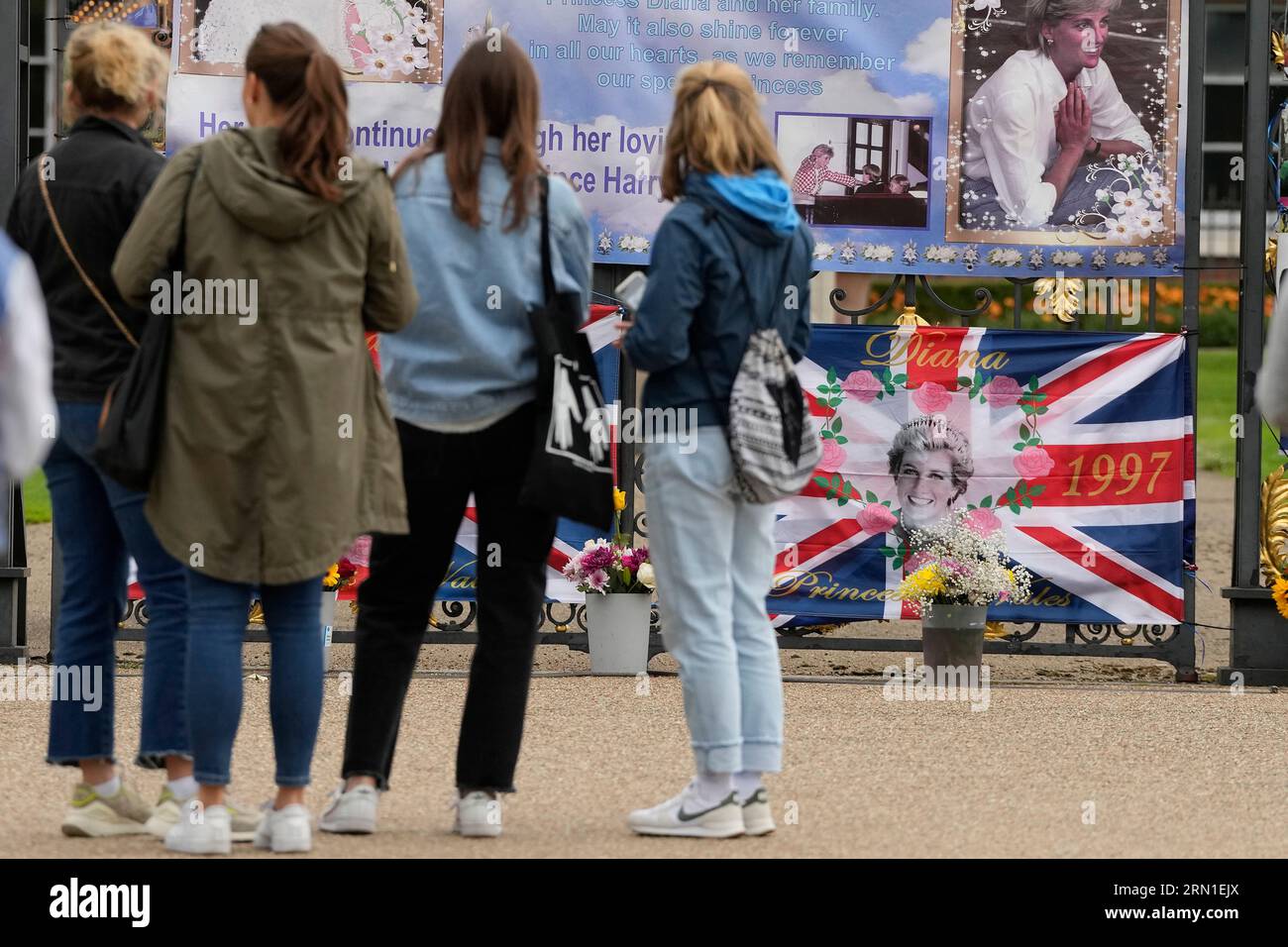 https://c8.alamy.com/comp/2RN1EJX/people-stand-in-front-of-pictures-of-princess-diana-at-the-gates-of-kensington-palace-in-london-thursday-aug-31-2023-in-the-early-hours-of-august-31-1997-diana-princess-of-wales-died-in-hospital-after-being-injured-in-a-motor-vehicle-accident-in-a-road-tunnel-in-paris-her-partner-dodi-fayed-and-the-driver-of-the-mercedes-benz-w140-henri-paul-were-pronounced-dead-at-the-scene-their-bodyguard-trevor-rees-jones-survived-with-serious-injuriesap-photofrank-augstein-2RN1EJX.jpg