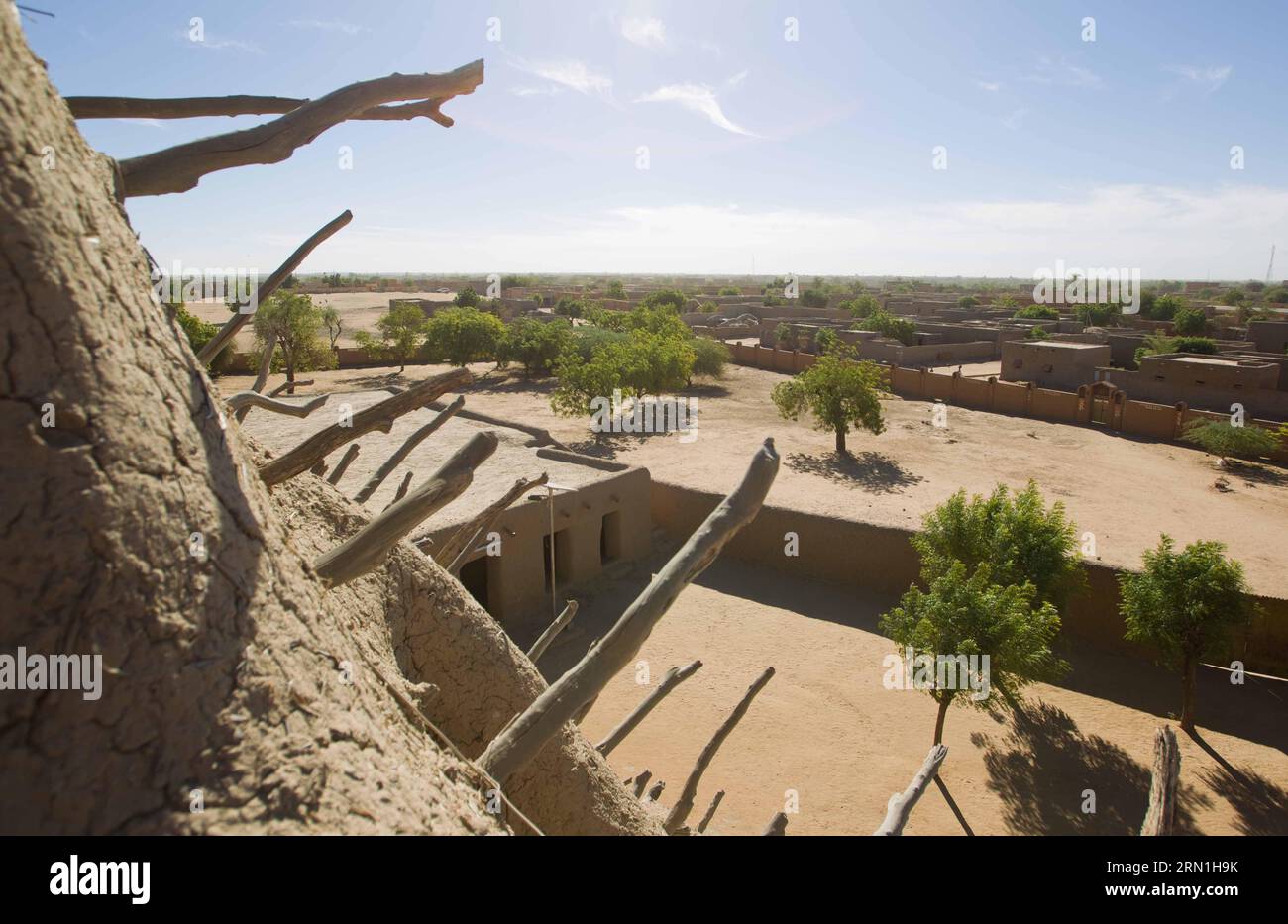 (150102) -- GAO, Jan. 2, 2015 -- Photo taken on Dec. 31, 2014 shows the view of the city of Gao from the Tomb of Askia, in Gao, northern Mali. Built in the late fifteenth century, Askia is believed to be the burial place of Askia Mohammad I, one of the Songhai Empire s most prolific emperors. It is designated as a UNESCO World Heritage Site in 2004. ) MALI-GAO-TOMB OF ASKIA LixJing PUBLICATIONxNOTxINxCHN   Gao Jan 2 2015 Photo Taken ON DEC 31 2014 Shows The View of The City of Gao from The Tomb of Askia in Gao Northern Mali built in The Late fifteenth Century Askia IS believed to Be The burial Stock Photo