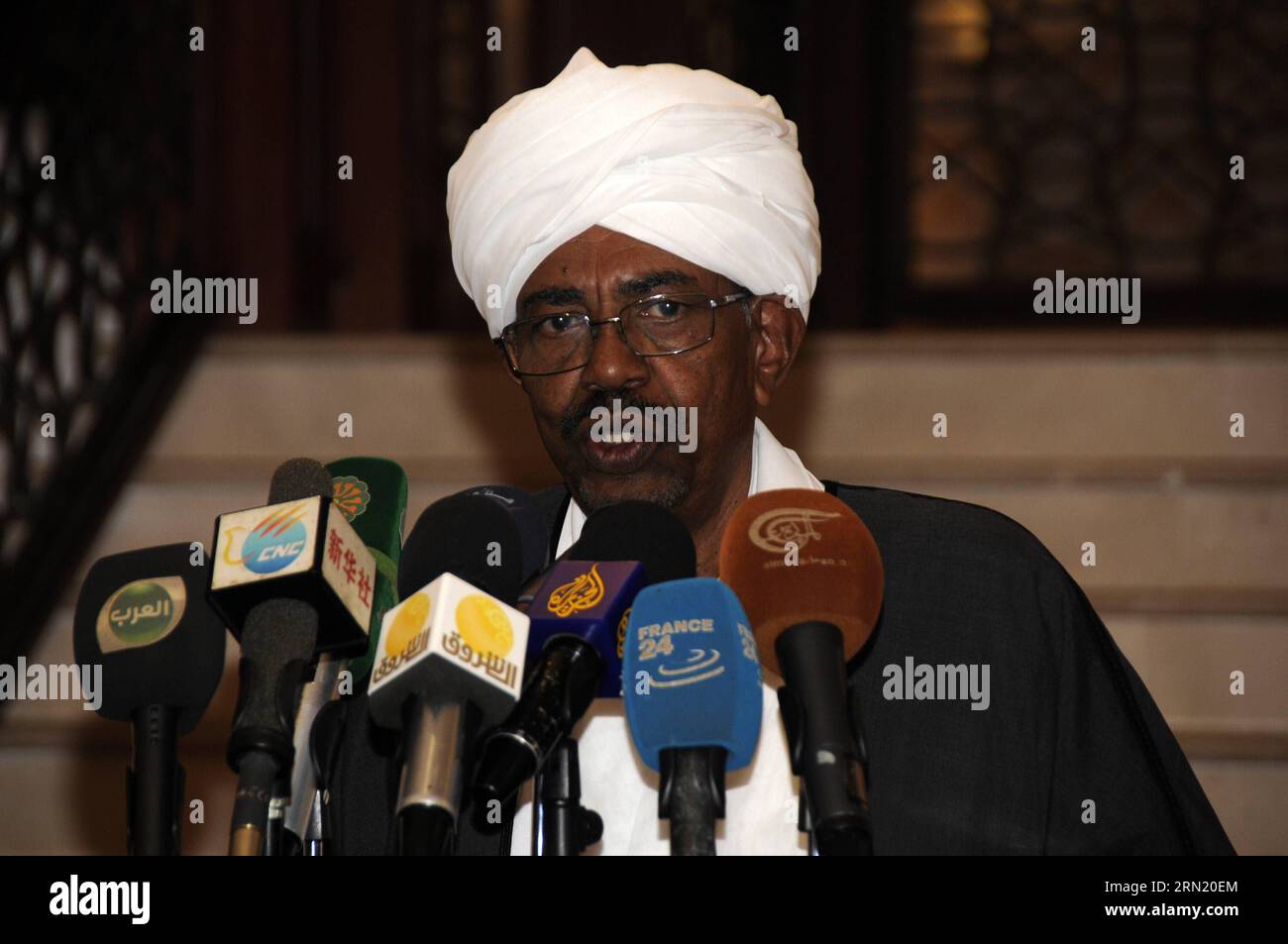 (150128) -- KHARTOUM, Jan. 28, 2015 -- Sudanese President Omar al-Bashir and his Chadian counterpart Idriss Deby (not in the picture) attend a press conference after their meeting in Khartoum, Sudan, Jan. 28, 2015. Sudan and Chad on Wednesday expressed their concerns over the situations in Libya, South Sudan, Central Africa Republic and Nigeria, as well as the conflict in Sudan s Darfur region. ) SUDAN-KHARTOUM-PRESIDENT-MEETING MohammedxBabiker PUBLICATIONxNOTxINxCHN   Khartoum Jan 28 2015 Sudanese President Omar Al Bashir and His Chadian Part Idriss Deby Not in The Picture attend a Press Con Stock Photo