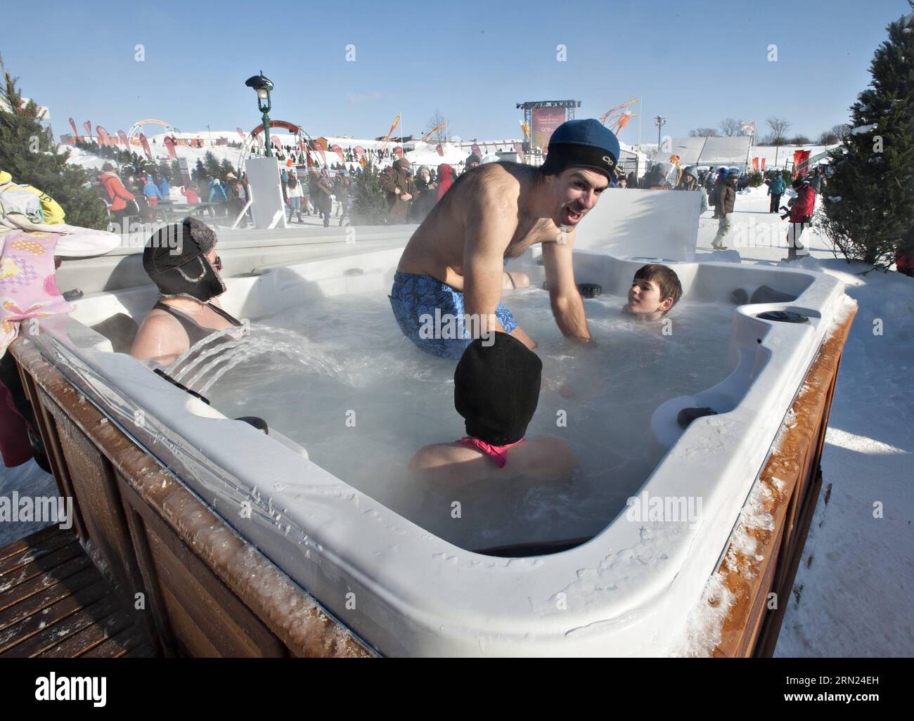 (150207) -- QUEBEC CITY, Feb. 7, 2015 -- People enjoy themselves in an outdoor hot tub during the Quebec Winter Carnival in Quebec City, Quebec of Canada, Feb. 7, 2015. ) CANADA-QUEBEC-QUEBEC-CITY-WINTER-CARNIVAL AndrewxSoong PUBLICATIONxNOTxINxCHN   Quebec City Feb 7 2015 Celebrities Enjoy themselves in to Outdoor Hot TUB during The Quebec Winter Carnival in Quebec City Quebec of Canada Feb 7 2015 Canada Quebec Quebec City Winter Carnival  PUBLICATIONxNOTxINxCHN Stock Photo