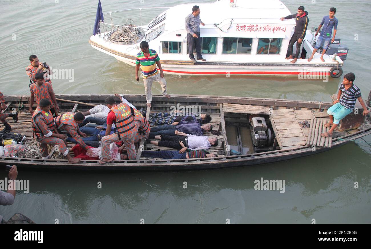 (150223) -- DHAKA, Feb. 22, 2015 -- Rescuers place bodies of victims on a boat after a ferry accident on the Padma River in Manikganj district, Bangladesh, Feb. 22, 2015. Death toll in Bangladesh s ferry accident in Bangladesh s western Manikganj district on Sunday rose to 65 as rescuers found 24 more bodies inside the hull of the ferry early Monday, a police officer said. )(bxq) BANGLADESH-DHAKA-FERRY-ACCIDENT SharifulxIslam PUBLICATIONxNOTxINxCHN   Dhaka Feb 22 2015 Rescue Place Bodies of Victims ON a Boat After a Ferry accident ON The Padma River in Manikganj District Bangladesh Feb 22 2015 Stock Photo