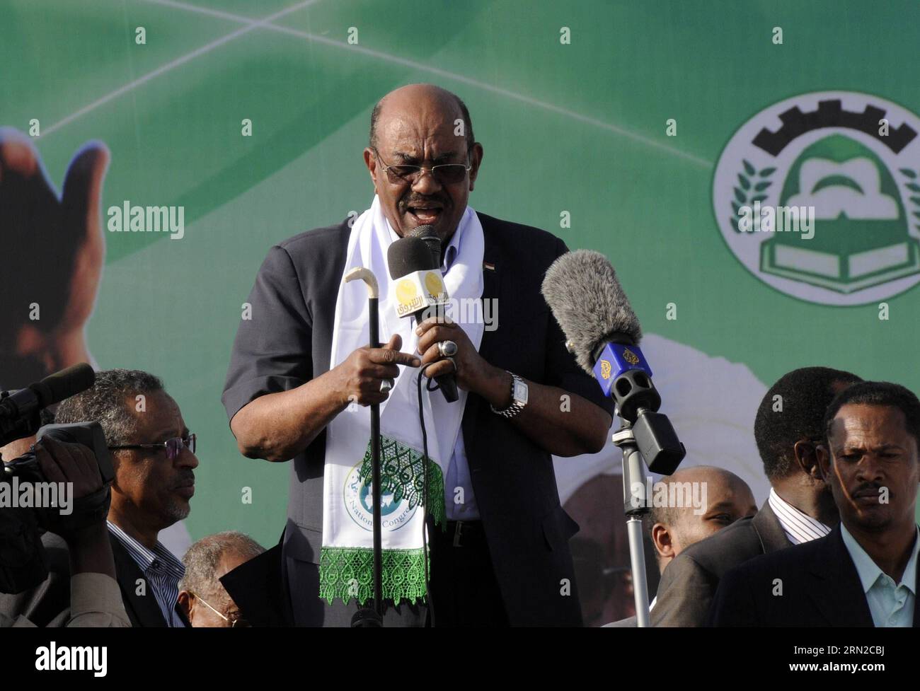 Sudanese President Omar al-Bashir addresses his supporters during an electoral campaign in Medani city, Sudan, on Feb. 26, 2015. Sudanese President Omar al-Bashir on Thursday said he would not quit power until the Sudanese people ask him to leave by not voting for him in the upcoming elections. Al-Bashir, candidate of the ruling National Congress Party (NCP), on Thursday launched his electoral campaign from Medani in Gezira State, running for his third term of office. ) SUDAN-KHARTOUM-PRESIDENT-CAMPAIGN HohammedxBabiker PUBLICATIONxNOTxINxCHN   Sudanese President Omar Al Bashir addresses His S Stock Photo