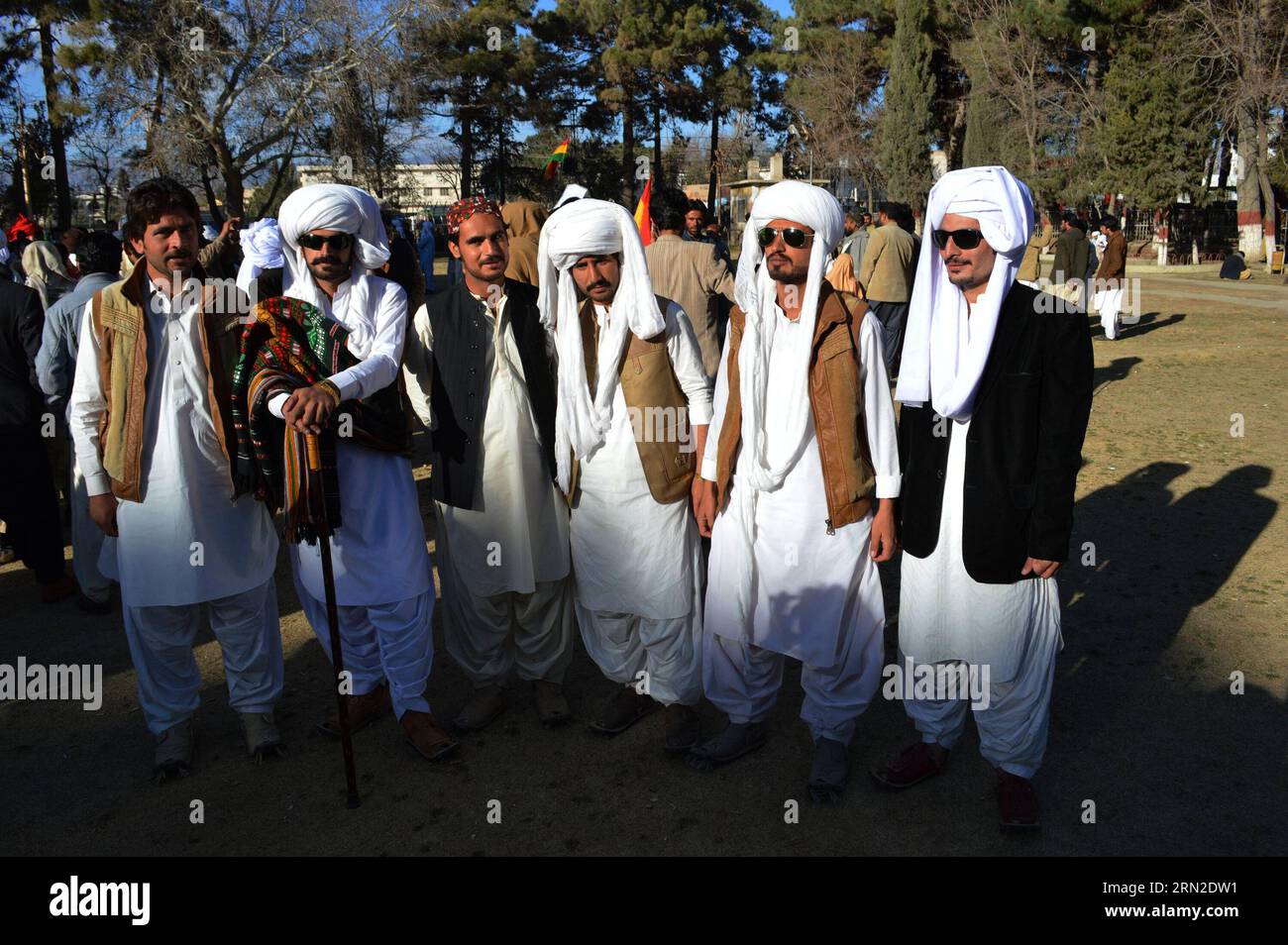 (150302) -- QUETTA, March 2, 2015 -- Pakistanis wearing traditional ...