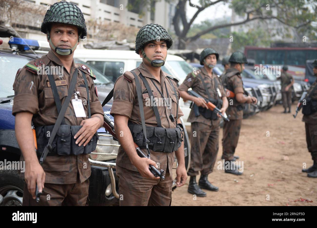 (150304) -- DHAKA, March 4, 2015 -- Border Guard Bangladesh (BGB) personnel stand guard at a special court during a trial against Bangladesh s former Prime Minister and Bangladesh Nationalist Party (BNP) leader Khaleda Zia in Dhaka, capital of Bangladesh, on March 4, 2015. Khaleda Zia filed two petitions on Tuesday seeking withdrawal of arrest warrants issued against her in graft cases. ) BANGLADESH-DHAKA-FORMER PM-TRIAL SharifulxIslam PUBLICATIONxNOTxINxCHN   Dhaka March 4 2015 Border Guard Bangladesh BGB Personnel stand Guard AT a Special Court during a Trial against Bangladesh S Former Prim Stock Photo