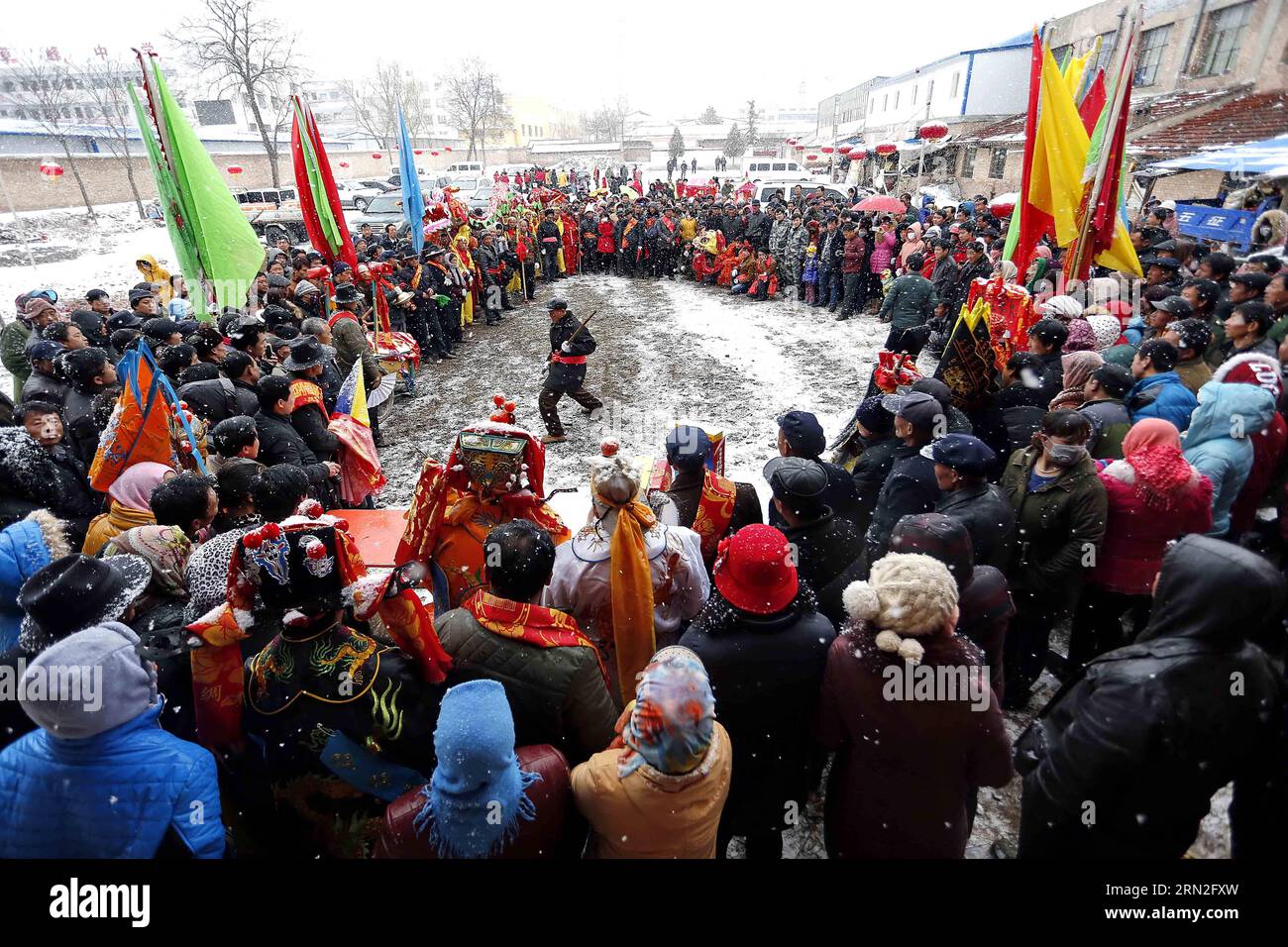 (150305) -- PINGLIANG, March 4, 2015 -- People gather to watch a martial art performance to celebrate the Lantern Festival in Pingliang City, northwest China s Gansu Province, March 4, 2015. The festival, which falls on March 4 this year, is celebrated on the 15th day of the Chinese Lunar New Year and marks the end of the Spring Festival. ) (lfj) CHINA-LANTERN FESTIVAL-CELEBRATIONS (CN) YangxXin PUBLICATIONxNOTxINxCHN   Pingliang March 4 2015 Celebrities gather to Watch a Martial Art Performance to Celebrate The Lantern Festival in Pingliang City Northwest China S Gansu Province March 4 2015 T Stock Photo
