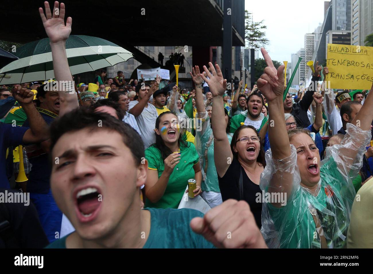 Sao Paulo, Brazil. 29th Oct, 2019. Liang Yanshun (2nd L), deputy