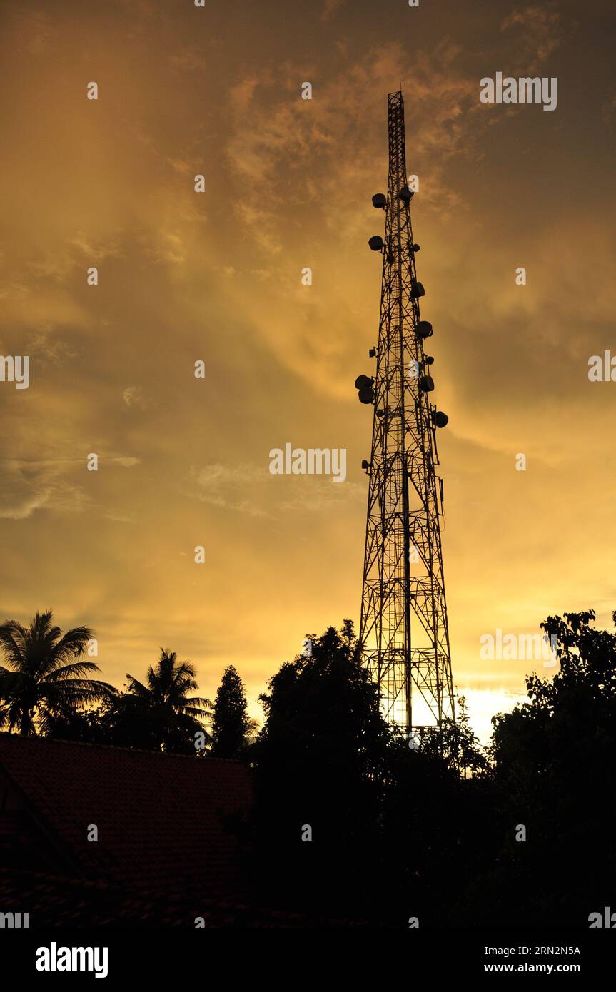 Communcation tower hi-res stock photography and images - Alamy