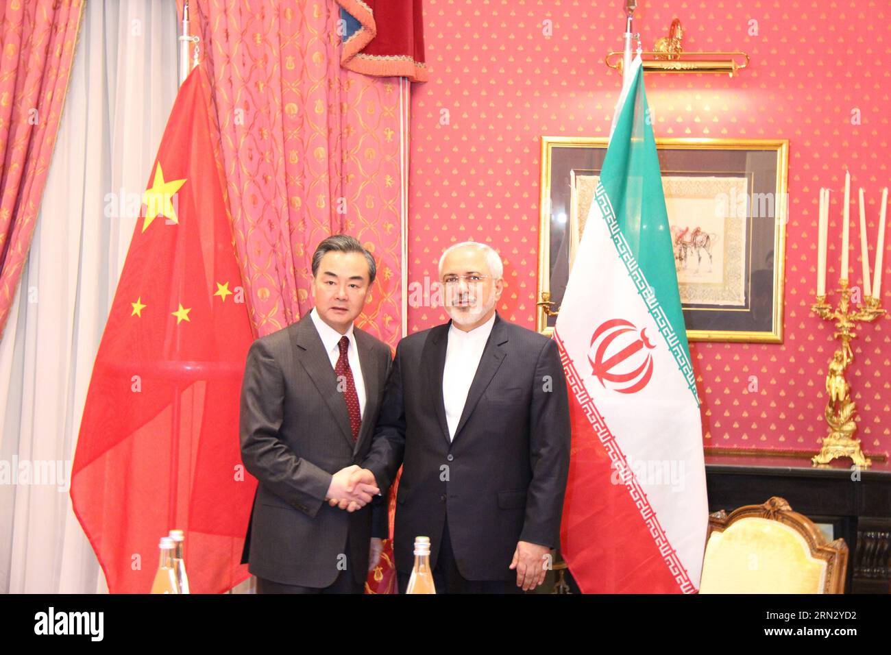 Chinese Foreign Minister Wang Yi (L) meets with his Iranian counterpart Mohammad Javad Zarif in Lausanne, Switzerland, on March 29, 2015. ) SWITZERLAND-LAUSANNE-CHINA-IRAN-MEETING ZhangxMiao PUBLICATIONxNOTxINxCHN   Chinese Foreign Ministers Wang Yi l Meets With His Iranian Part Mohammad Javad Zarif in Lausanne Switzerland ON March 29 2015 Switzerland Lausanne China Iran Meeting  PUBLICATIONxNOTxINxCHN Stock Photo
