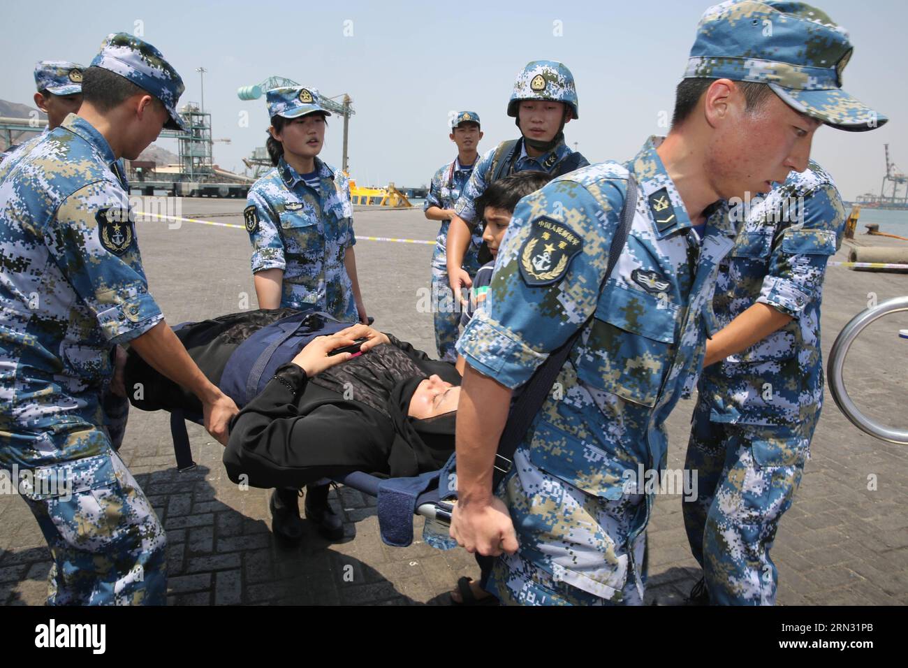 Crew members help a woman board the Chinese Linyi missile frigate in Aden Harbor, Yemen, April 2, 2015. A total of 225 nationals from 10 countries who were evacuated from conflict-ridden Yemen arrived in Djibouti onboard a Chinese frigate on Thursday. ) (zcc) YEMEN-ADEN HARBOR-FOREIGNERS-WITHDRAW PanxSiwei PUBLICATIONxNOTxINxCHN   Crew Members Help a Woman Board The Chinese Linyi Missile Frigate in Aden Harbor Yemen April 2 2015 a total of 225 Nationals from 10 Countries Who Were evacuated from CONFLICT  Yemen arrived in Djibouti Onboard a Chinese Frigate ON Thursday ZCC Yemen Aden Harbor fore Stock Photo