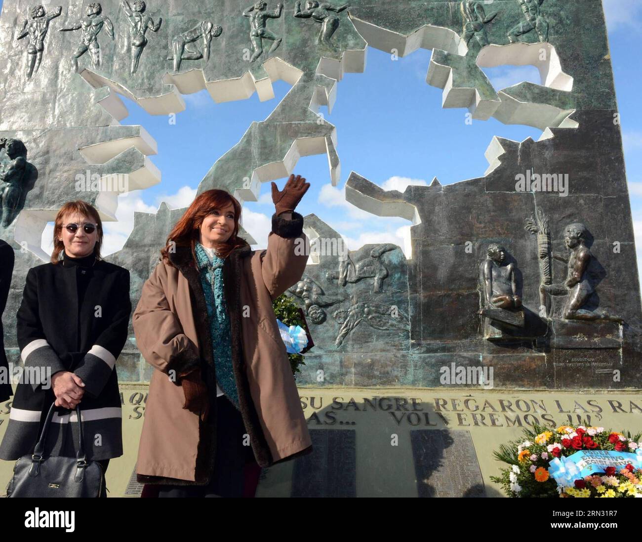 Argentina s President Cristina Fernandez de Kirchner (R) takes part in an event to mark the 33rd anniversary of the war between Argentina and the United Kingdom, in Malvinas Square, in Ushuaia, Argentina, on April 2, 2015. Presidencia/) ARGENTINA-USHUAIA-POLITICS-ANNIVERSARY TELAM PUBLICATIONxNOTxINxCHN   Argentina S President Cristina Fernandez de Kirchner r Takes Part in to Event to Mark The 33rd Anniversary of The was between Argentina and The United Kingdom in Malvinas Square in Ushuaia Argentina ON April 2 2015 Presidencia Argentina Ushuaia POLITICS Anniversary Telam PUBLICATIONxNOTxINxCH Stock Photo