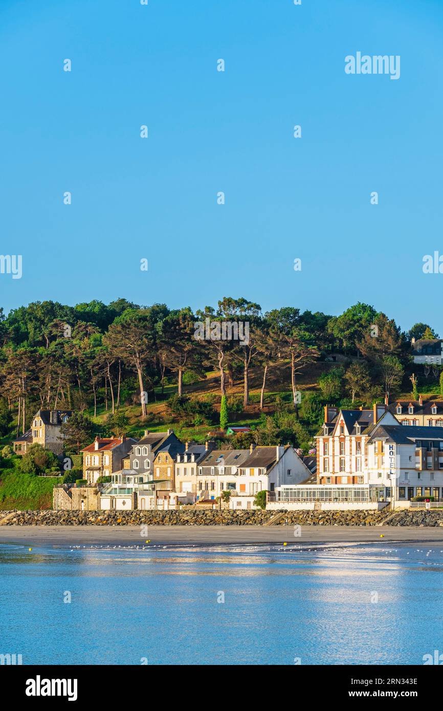 Binic etables sur mer hi-res stock photography and images - Alamy