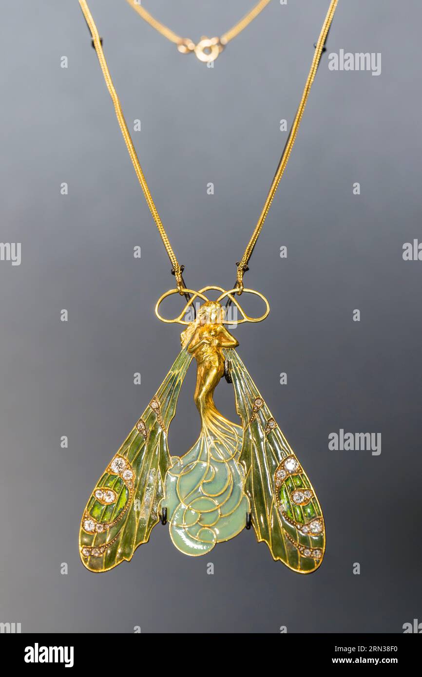 France, Bas-Rhin, Wingen-sur-Moder, Lalique museum, jewelry by René Lalique, La Broche Fée brooch circa 1897-1898, in gold, platinum and enamel Stock Photo
