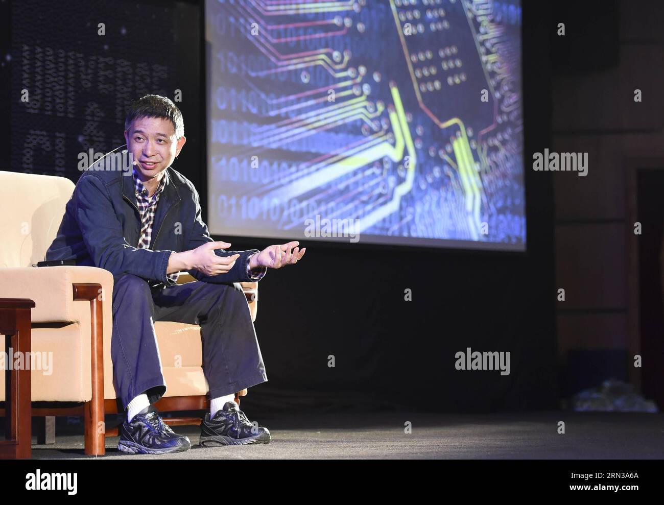 (150411) -- HANGZHOU, April 11, 2015 -- Wang Jian, Chief Technology Officer (CTO) of Alibaba group, whose business-to-consumer marketplace TMall.com and consumer-to-consumer website Taobao.com claim the lion s share of China s online retail sales, speaks at the forum of 2015 Pineapple Science Award in Hangzhou, capital of east China s Zhejiang Province, April 11, 2015. )(wjq) CHINA-HANGZHOU-PINEAPPLE SCIENCE AWARD-FORUM (CN) BixXiaoyang PUBLICATIONxNOTxINxCHN   Hangzhou April 11 2015 Wang Jian Chief Technology Officer CTO of Alibaba Group whose Business to Consumer Marketplace  Com and Consume Stock Photo