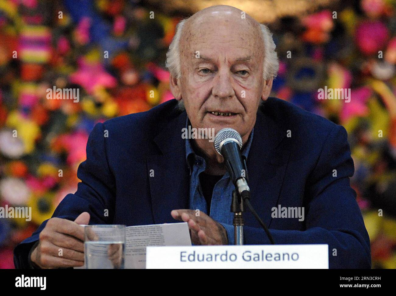 (150413) -- MONTEVIDEO, April 13, 2015 -- Photo taken on Jan. 16, 2012 shows Uruguayan writer Eduardo Galeano participating in a ceremony in Havana, the capital of Cuba. Uruguayan writer and journalist Eduardo Galeano, best known for his work Open Veins of Latin America, died Monday at the age of 74. ) (jp) URUGUAY-MONTEVIDEO-CULTURE-EDUARDO GALEANO JOAQUINxHERNANDEZ PUBLICATIONxNOTxINxCHN   Montevideo April 13 2015 Photo Taken ON Jan 16 2012 Shows Uruguayan Writer Eduardo Galeano participating in a Ceremony in Havana The Capital of Cuba Uruguayan Writer and Journalist Eduardo Galeano Best kno Stock Photo