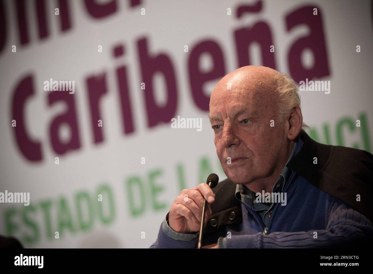 (150413) -- MONTEVIDEO, April 13, 2015 -- Photo taken on Nov. 9, 2012 shows Uruguayan writer Eduardo Galeano participating in the 24th General Assembly of Latin American and Caribbean Conference of Social Sciences in Mexico City, capital of Mexico. Uruguayan writer and journalist Eduardo Galeano, best known for his work Open Veins of Latin America, died Monday at the age of 74. ) (jp) URUGUAY-MONTEVIDEO-CULTURE-EDUARDO GALEANO PEDROxMERA PUBLICATIONxNOTxINxCHN   Montevideo April 13 2015 Photo Taken ON Nov 9 2012 Shows Uruguayan Writer Eduardo Galeano participating in The 24th General Assembly Stock Photo