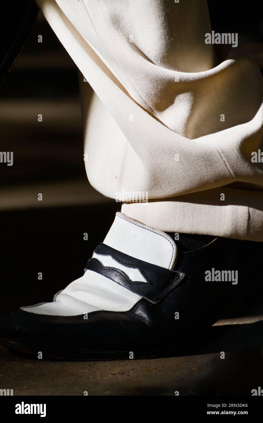 Baggy trousers black and white hi-res stock photography and images - Alamy, image size:865x1390