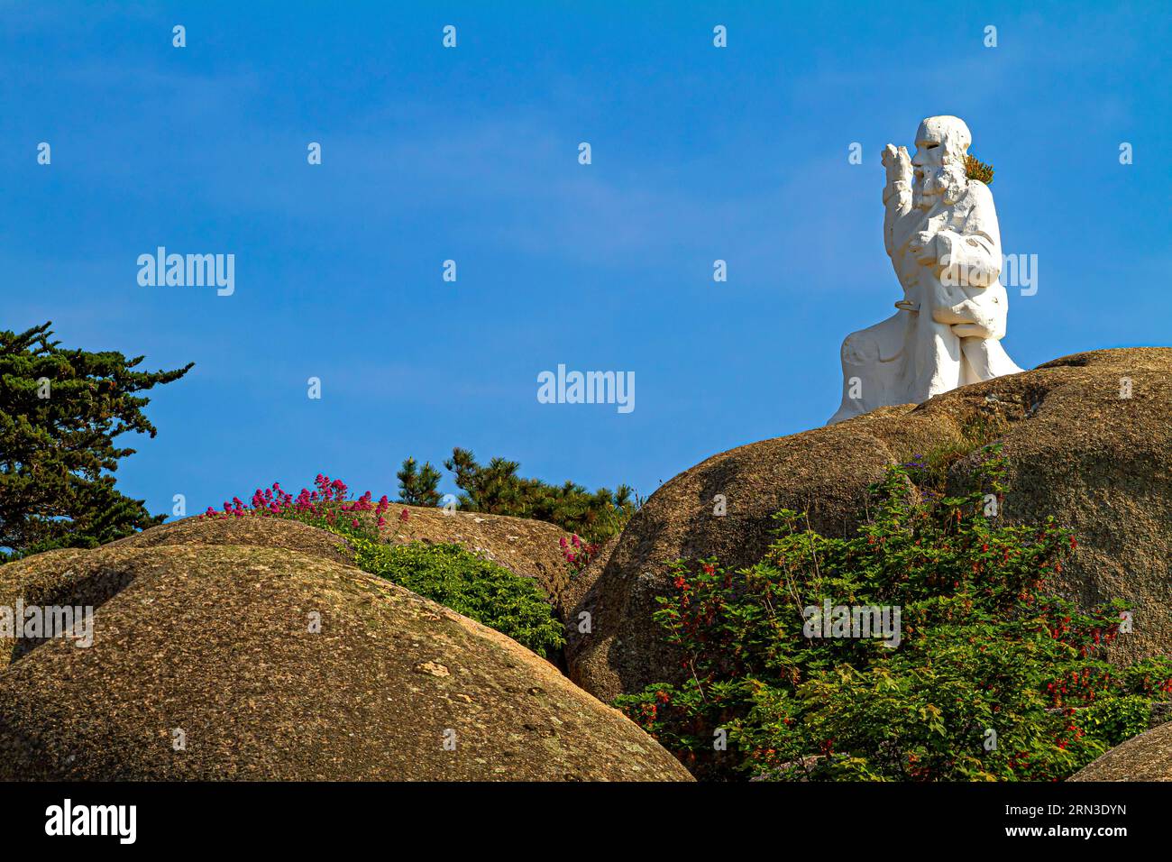 France, Cotes d'Armor, Tregastel, Perros Guirec, statue hoisted on a rock, Aquarium Marin de Tregastel, boulevard de Coz Pors Stock Photo